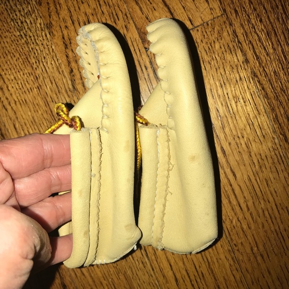 Hiawatha by Bastien leather Moccasins, baby sz 6 - Picture 3 of 4